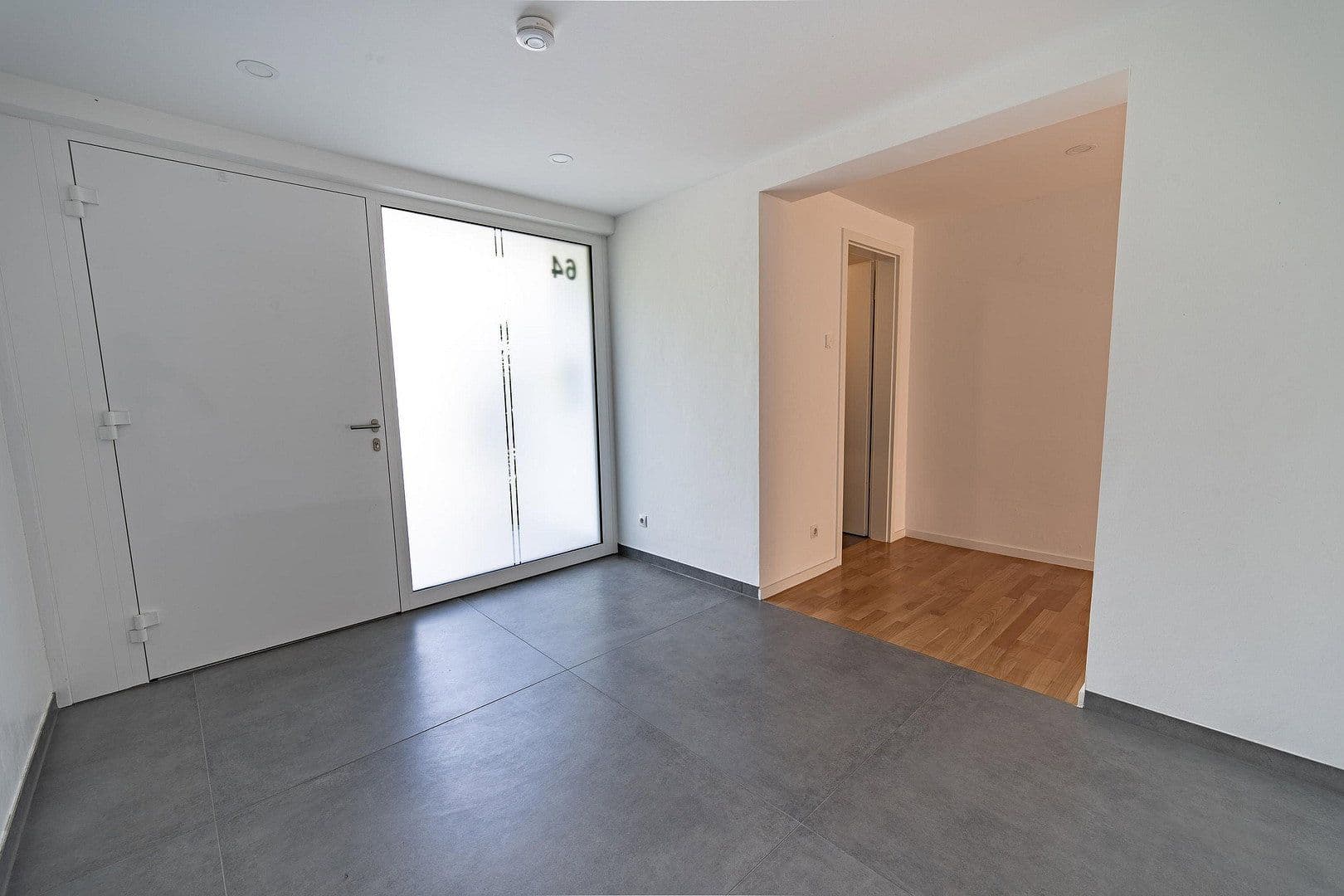 Prenájom bytu 4-izbový 210 m², Koblenz, Porýnie-Falcko Prenájom bytu 4-izbový 210 m², Koblenz, Porýnie-Falcko