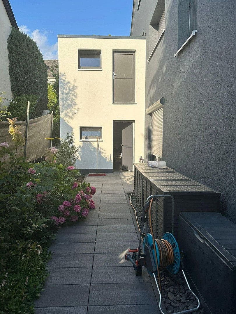 Prenájom bytu 4-izbový 210 m², Koblenz, Porýnie-Falcko Prenájom bytu 4-izbový 210 m², Koblenz, Porýnie-Falcko