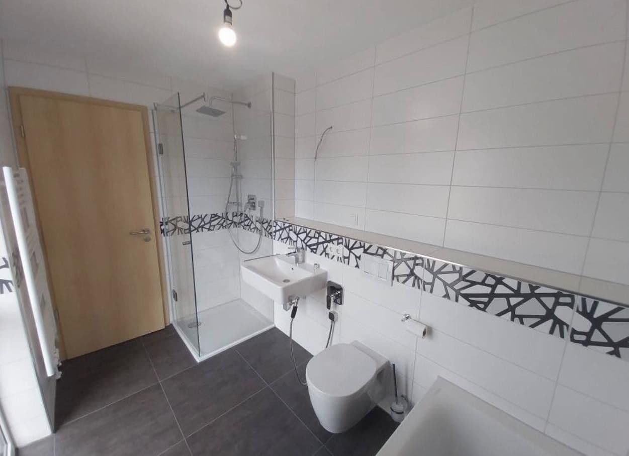 Prenájom domu 128 m², pozemok 180 m², Singen (Hohentwiel), Bádensko-Wurttembersko Prenájom domu 128 m², pozemok 180 m², Singen (Hohentwiel), Bádensko-Wurttembersko