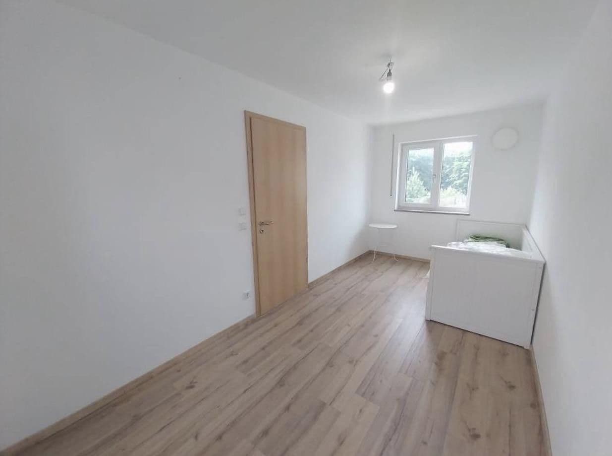 Prenájom domu 128 m², pozemok 180 m², Singen (Hohentwiel), Bádensko-Wurttembersko Prenájom domu 128 m², pozemok 180 m², Singen (Hohentwiel), Bádensko-Wurttembersko