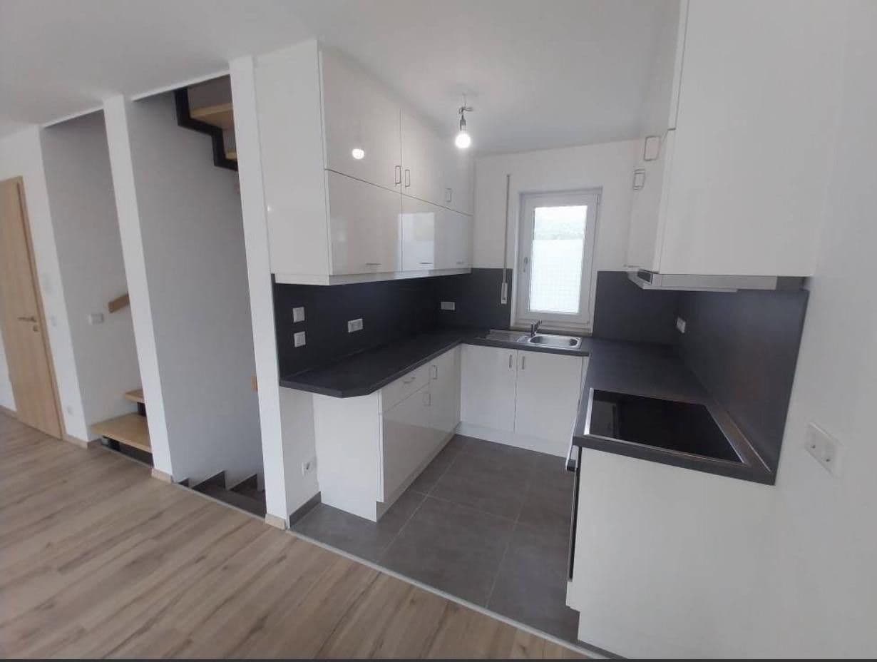 Prenájom domu 128 m², pozemok 180 m², Singen (Hohentwiel), Bádensko-Wurttembersko Prenájom domu 128 m², pozemok 180 m², Singen (Hohentwiel), Bádensko-Wurttembersko
