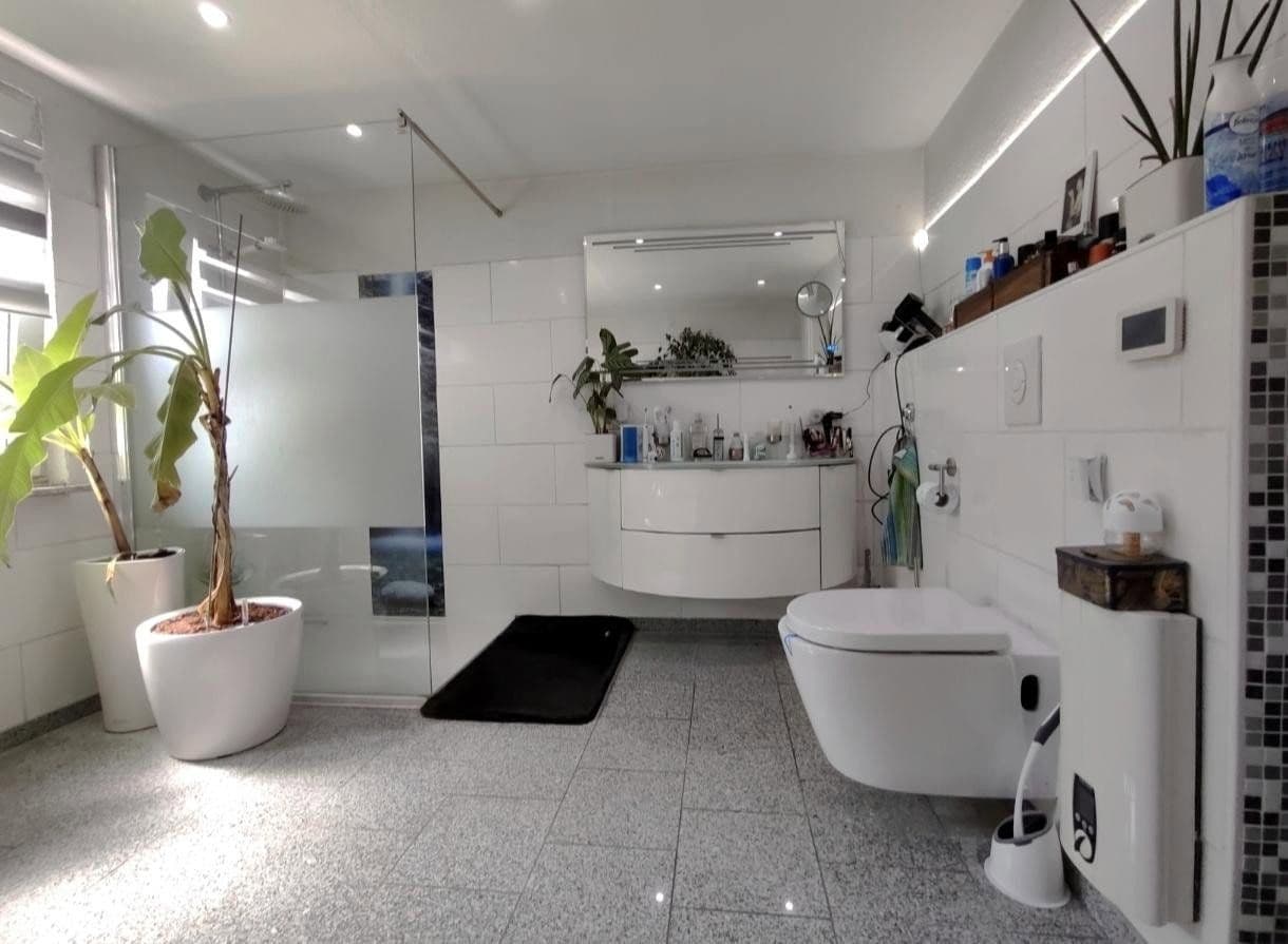 Predaj domu 100 m², pozemok 349 m², Weinsberg, Bádensko-Wurttembersko Predaj domu 100 m², pozemok 349 m², Weinsberg, Bádensko-Wurttembersko