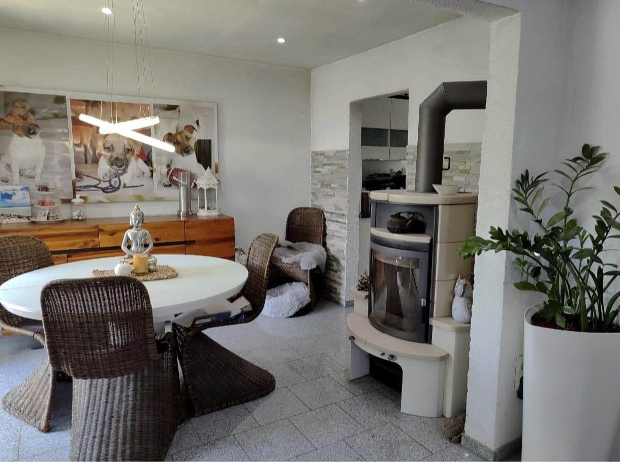 Predaj domu 100 m², pozemok 349 m², Weinsberg, Bádensko-Wurttembersko Predaj domu 100 m², pozemok 349 m², Weinsberg, Bádensko-Wurttembersko