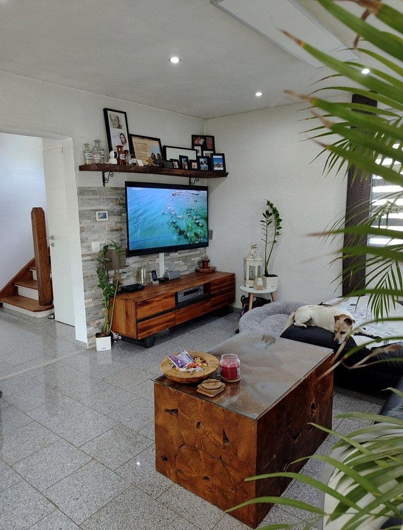 Predaj domu 100 m², pozemok 349 m², Weinsberg, Bádensko-Wurttembersko Predaj domu 100 m², pozemok 349 m², Weinsberg, Bádensko-Wurttembersko
