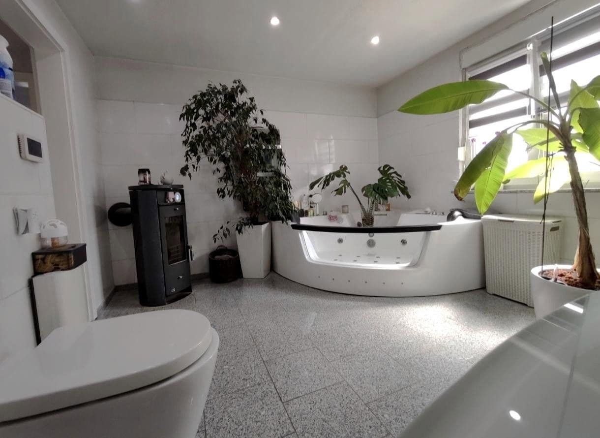 Predaj domu 100 m², pozemok 349 m², Weinsberg, Bádensko-Wurttembersko Predaj domu 100 m², pozemok 349 m², Weinsberg, Bádensko-Wurttembersko