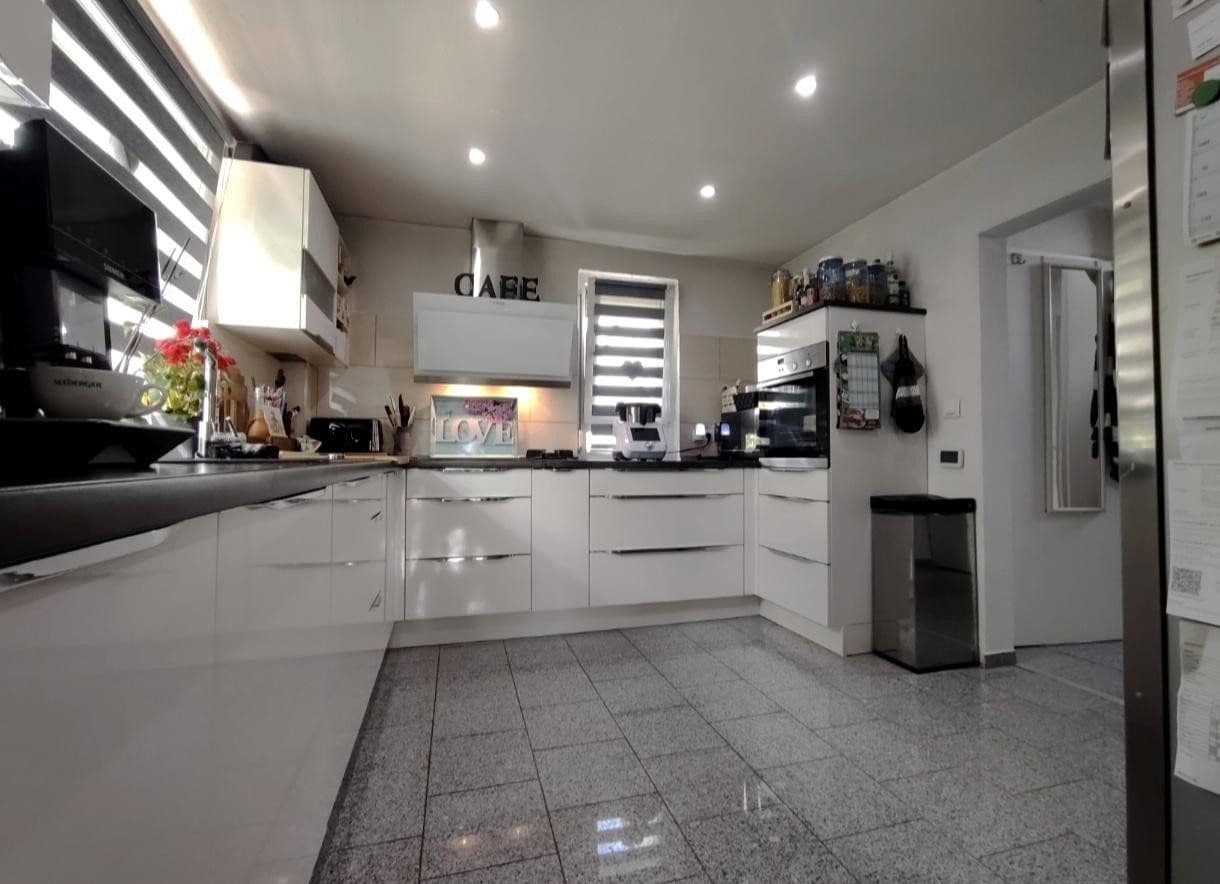 Predaj domu 100 m², pozemok 349 m², Weinsberg, Bádensko-Wurttembersko Predaj domu 100 m², pozemok 349 m², Weinsberg, Bádensko-Wurttembersko