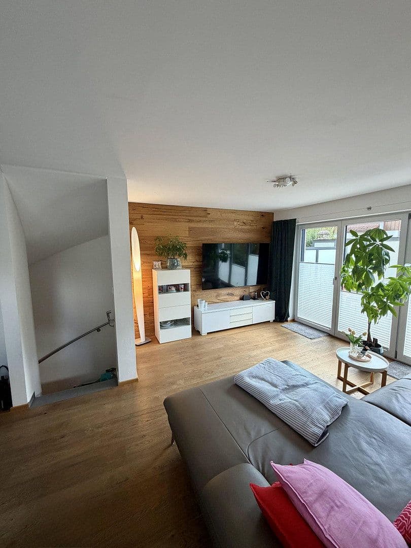 Prenájom bytu 4-izbový 101 m², Taufkirchen, Bavorsko Prenájom bytu 4-izbový 101 m², Taufkirchen, Bavorsko