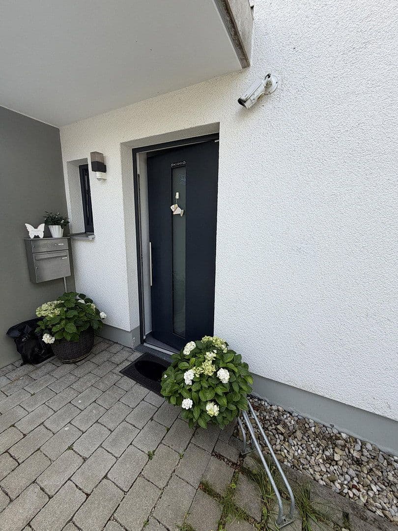 Prenájom bytu 4-izbový 101 m², Taufkirchen, Bavorsko Prenájom bytu 4-izbový 101 m², Taufkirchen, Bavorsko