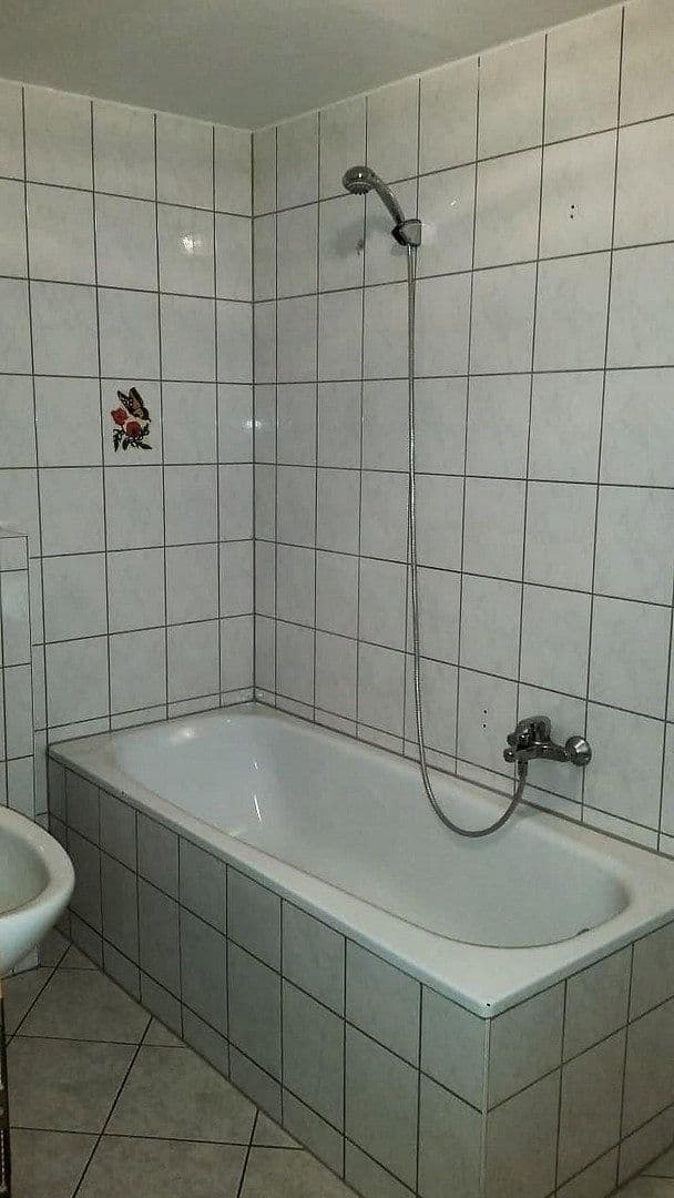 Prenájom bytu 1-izbový 56 m², Hauptstr. 9, Waltershausen, Durínsko Prenájom bytu 1-izbový 56 m², Hauptstr. 9, Waltershausen, Durínsko