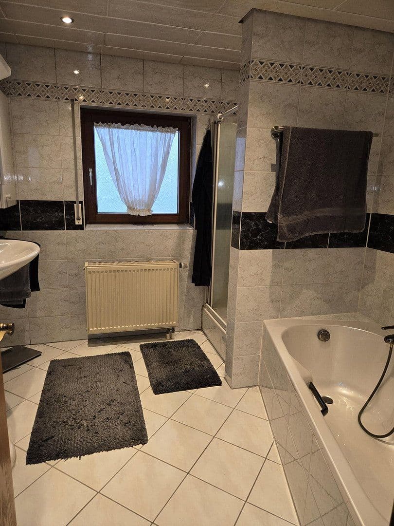Predaj domu 216 m², pozemok 549 m², Gelnhausen, Hesensko Predaj domu 216 m², pozemok 549 m², Gelnhausen, Hesensko