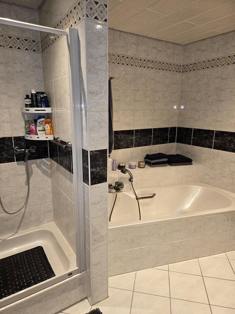 Predaj domu 216 m², pozemok 549 m², Gelnhausen, Hesensko Predaj domu 216 m², pozemok 549 m², Gelnhausen, Hesensko