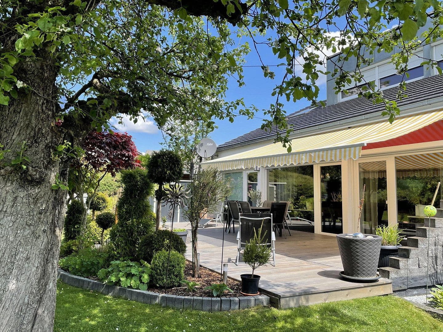 Predaj domu 351 m², pozemok 2.442 m², Weißenhorn, Bavorsko Predaj domu 351 m², pozemok 2.442 m², Weißenhorn, Bavorsko