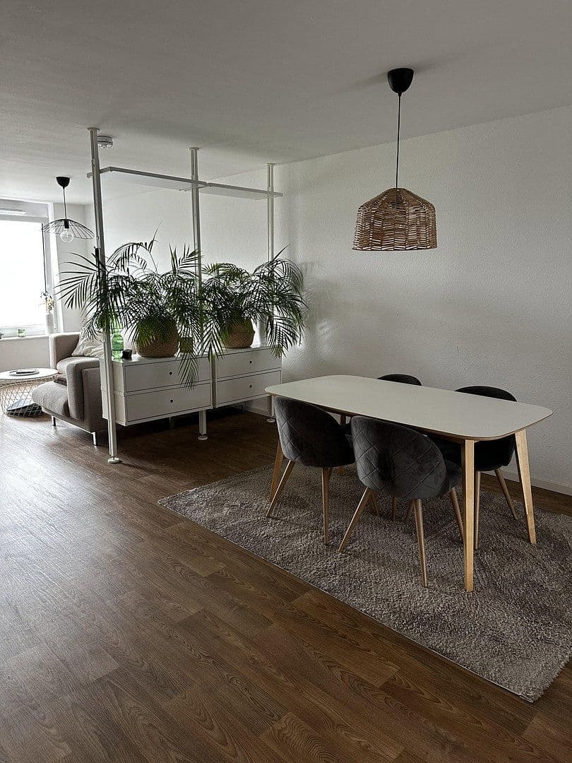 Prenájom bytu 2-izbový 78 m², Karlsruhe, Bádensko-Wurttembersko Prenájom bytu 2-izbový 78 m², Karlsruhe, Bádensko-Wurttembersko
