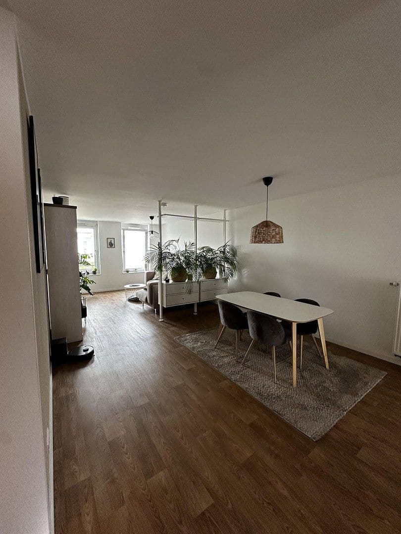 Prenájom bytu 2-izbový 78 m², Karlsruhe, Bádensko-Wurttembersko Prenájom bytu 2-izbový 78 m², Karlsruhe, Bádensko-Wurttembersko
