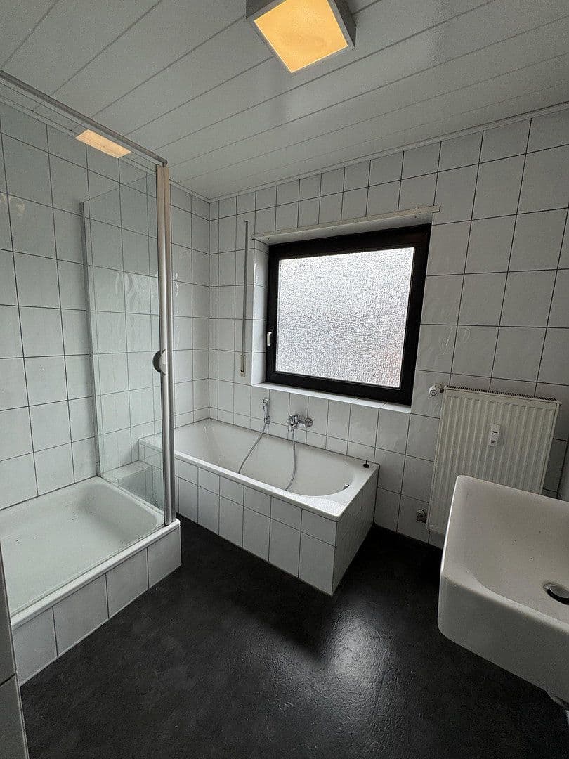 Prenájom bytu 4-izbový 115 m², Brühl, Bádensko-Wurttembersko Prenájom bytu 4-izbový 115 m², Brühl, Bádensko-Wurttembersko