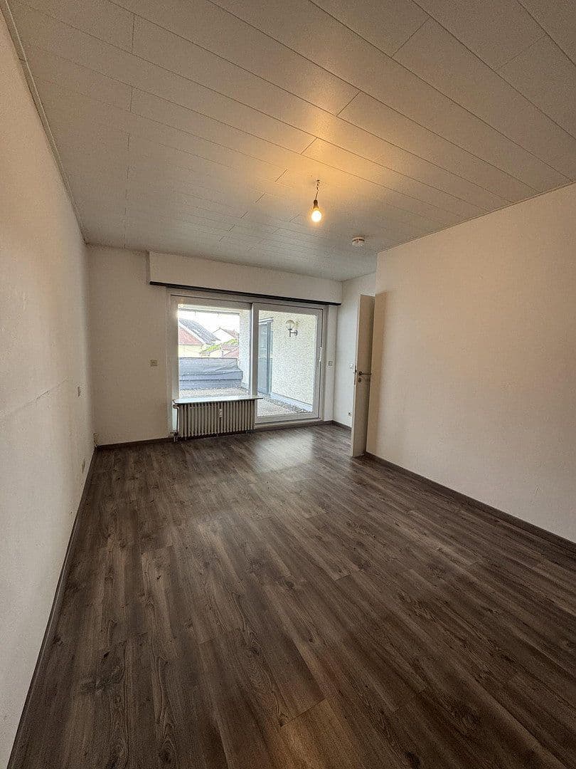 Prenájom bytu 4-izbový 115 m², Brühl, Bádensko-Wurttembersko Prenájom bytu 4-izbový 115 m², Brühl, Bádensko-Wurttembersko