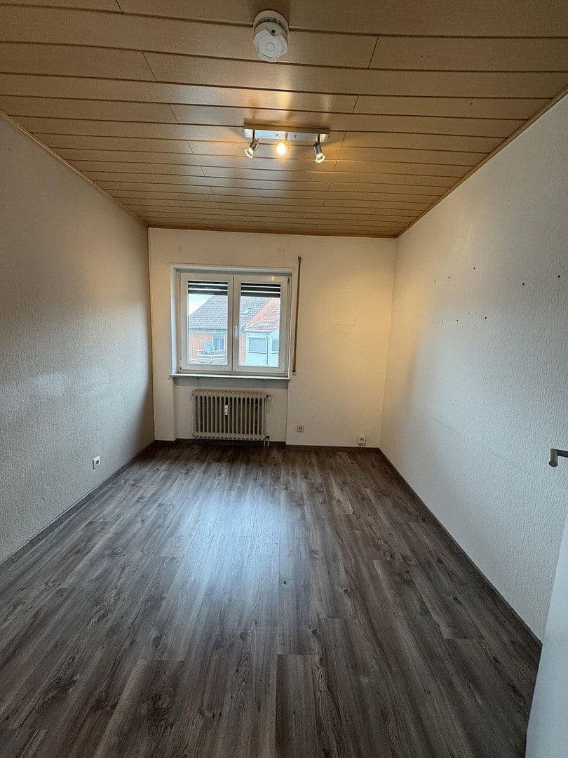 Prenájom bytu 4-izbový 115 m², Brühl, Bádensko-Wurttembersko Prenájom bytu 4-izbový 115 m², Brühl, Bádensko-Wurttembersko