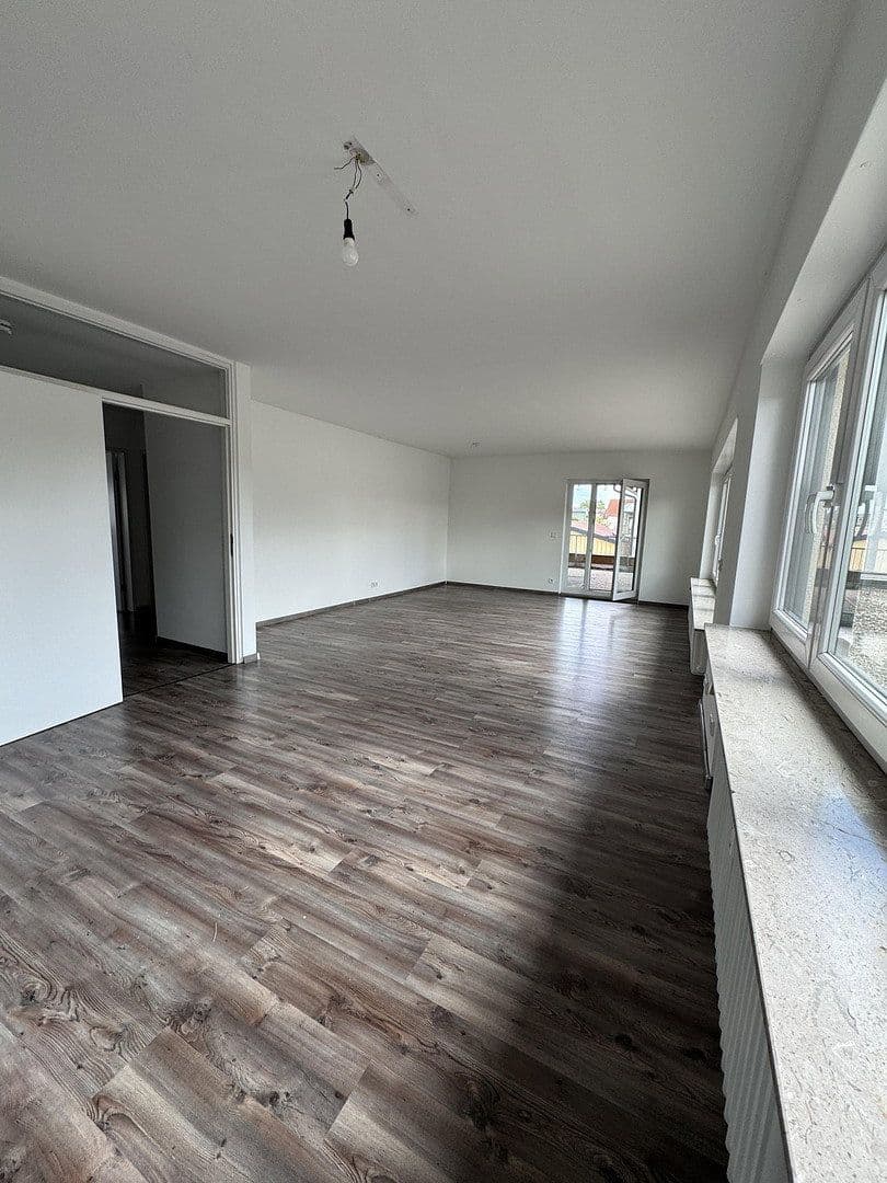 Prenájom bytu 4-izbový 115 m², Brühl, Bádensko-Wurttembersko Prenájom bytu 4-izbový 115 m², Brühl, Bádensko-Wurttembersko