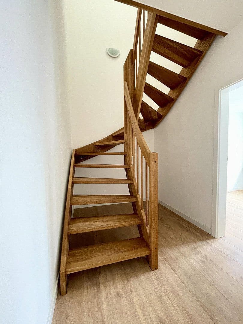 Prenájom bytu 4-izbový 149 m², Brühl, Bádensko-Wurttembersko Prenájom bytu 4-izbový 149 m², Brühl, Bádensko-Wurttembersko