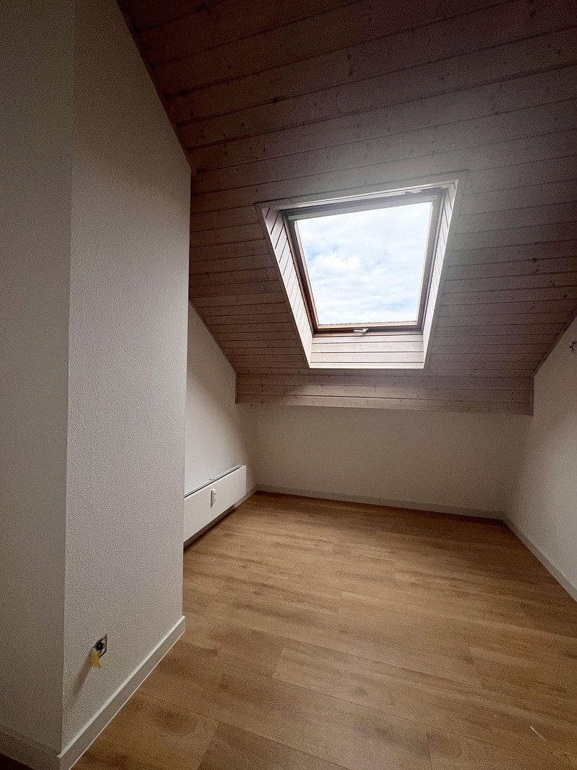 Prenájom bytu 4-izbový 149 m², Brühl, Bádensko-Wurttembersko Prenájom bytu 4-izbový 149 m², Brühl, Bádensko-Wurttembersko