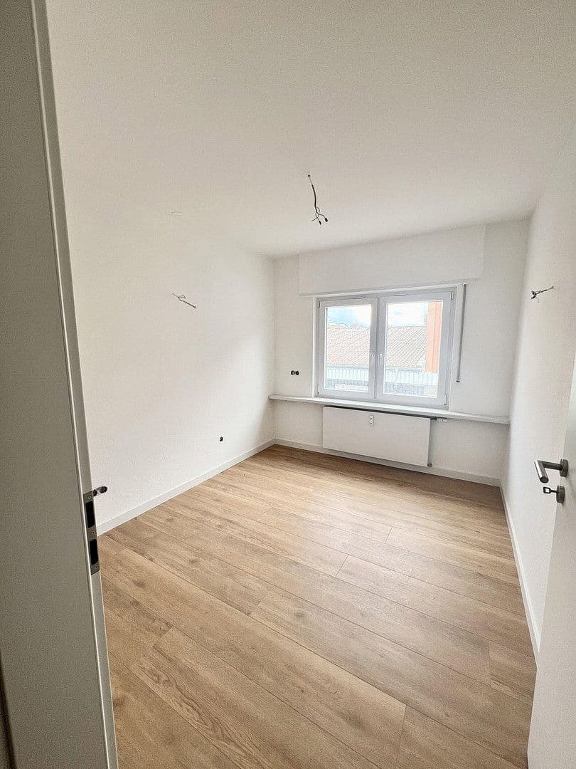 Prenájom bytu 4-izbový 149 m², Brühl, Bádensko-Wurttembersko Prenájom bytu 4-izbový 149 m², Brühl, Bádensko-Wurttembersko