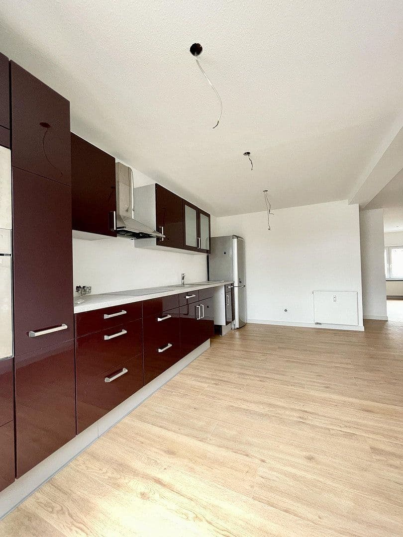 Prenájom bytu 4-izbový 149 m², Brühl, Bádensko-Wurttembersko Prenájom bytu 4-izbový 149 m², Brühl, Bádensko-Wurttembersko