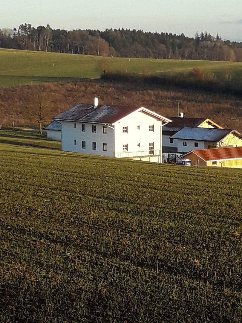 Prenájom bytu 4-izbový 110 m², Kirchdorf bei Haag in Oberbayern, Bavorsko Prenájom bytu 4-izbový 110 m², Kirchdorf bei Haag in Oberbayern, Bavorsko