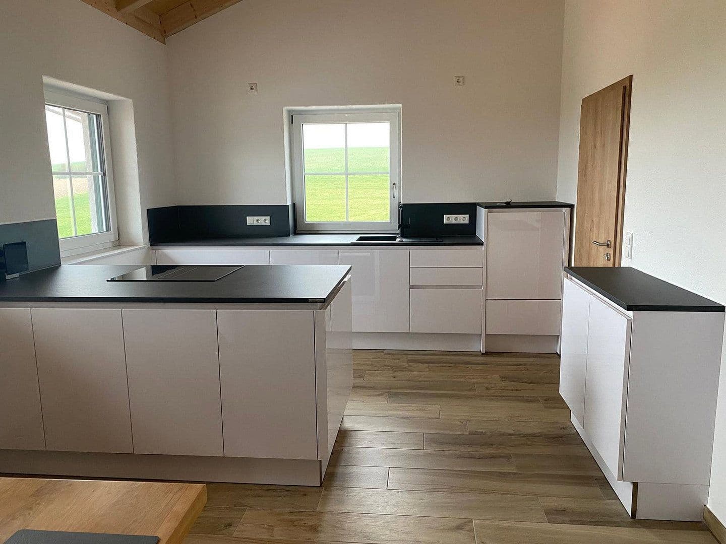 Prenájom bytu 4-izbový 110 m², Kirchdorf bei Haag in Oberbayern, Bavorsko Prenájom bytu 4-izbový 110 m², Kirchdorf bei Haag in Oberbayern, Bavorsko