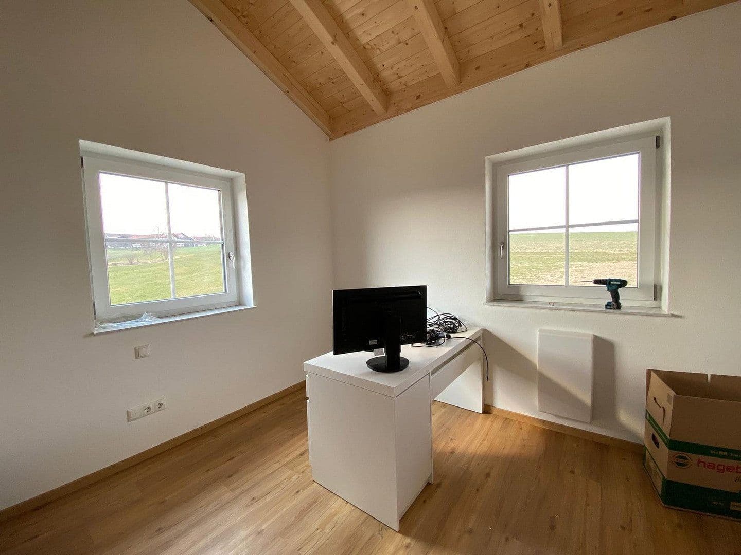 Prenájom bytu 4-izbový 110 m², Kirchdorf bei Haag in Oberbayern, Bavorsko Prenájom bytu 4-izbový 110 m², Kirchdorf bei Haag in Oberbayern, Bavorsko