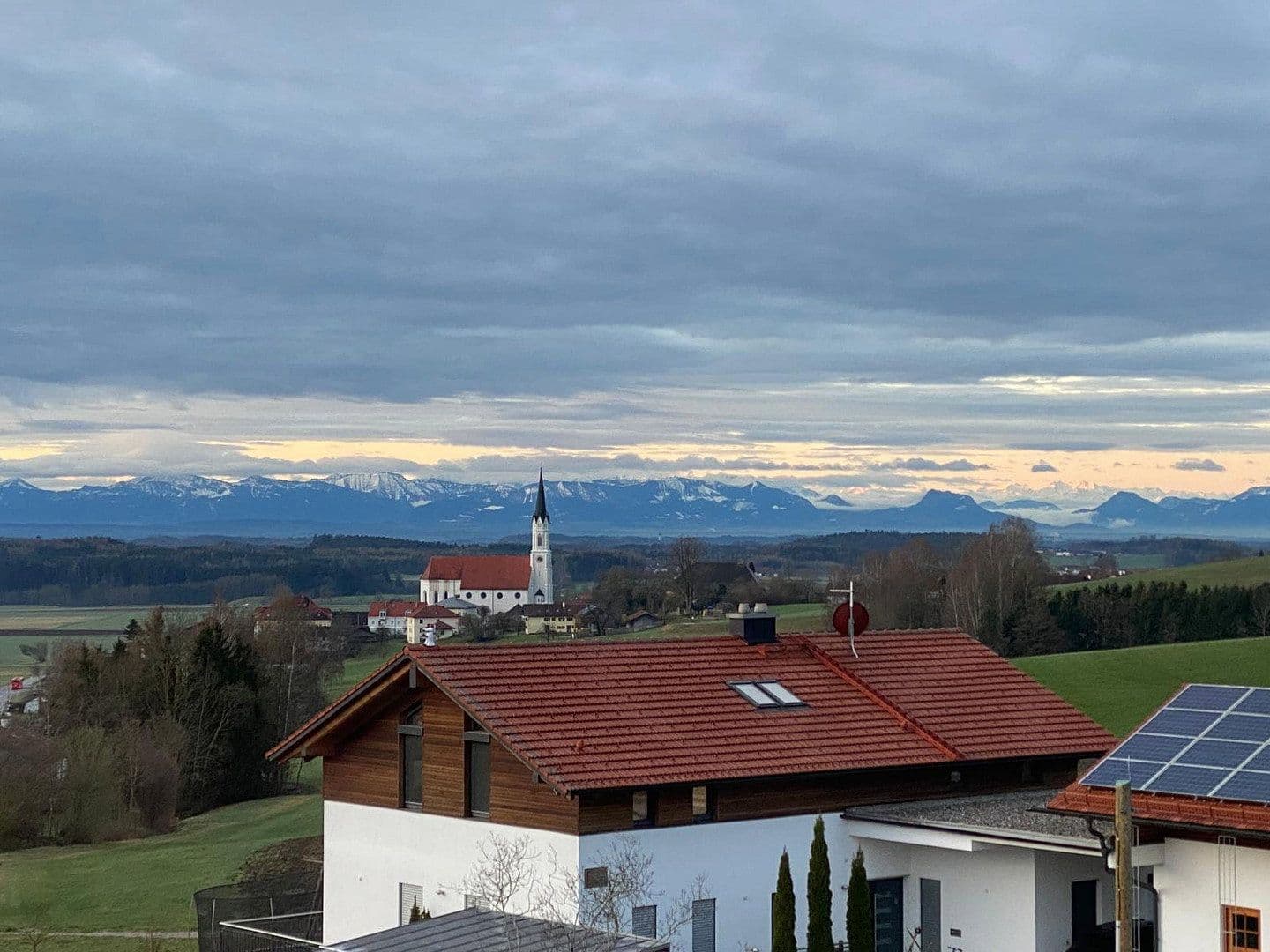 Prenájom bytu 4-izbový 110 m², Kirchdorf bei Haag in Oberbayern, Bavorsko Prenájom bytu 4-izbový 110 m², Kirchdorf bei Haag in Oberbayern, Bavorsko