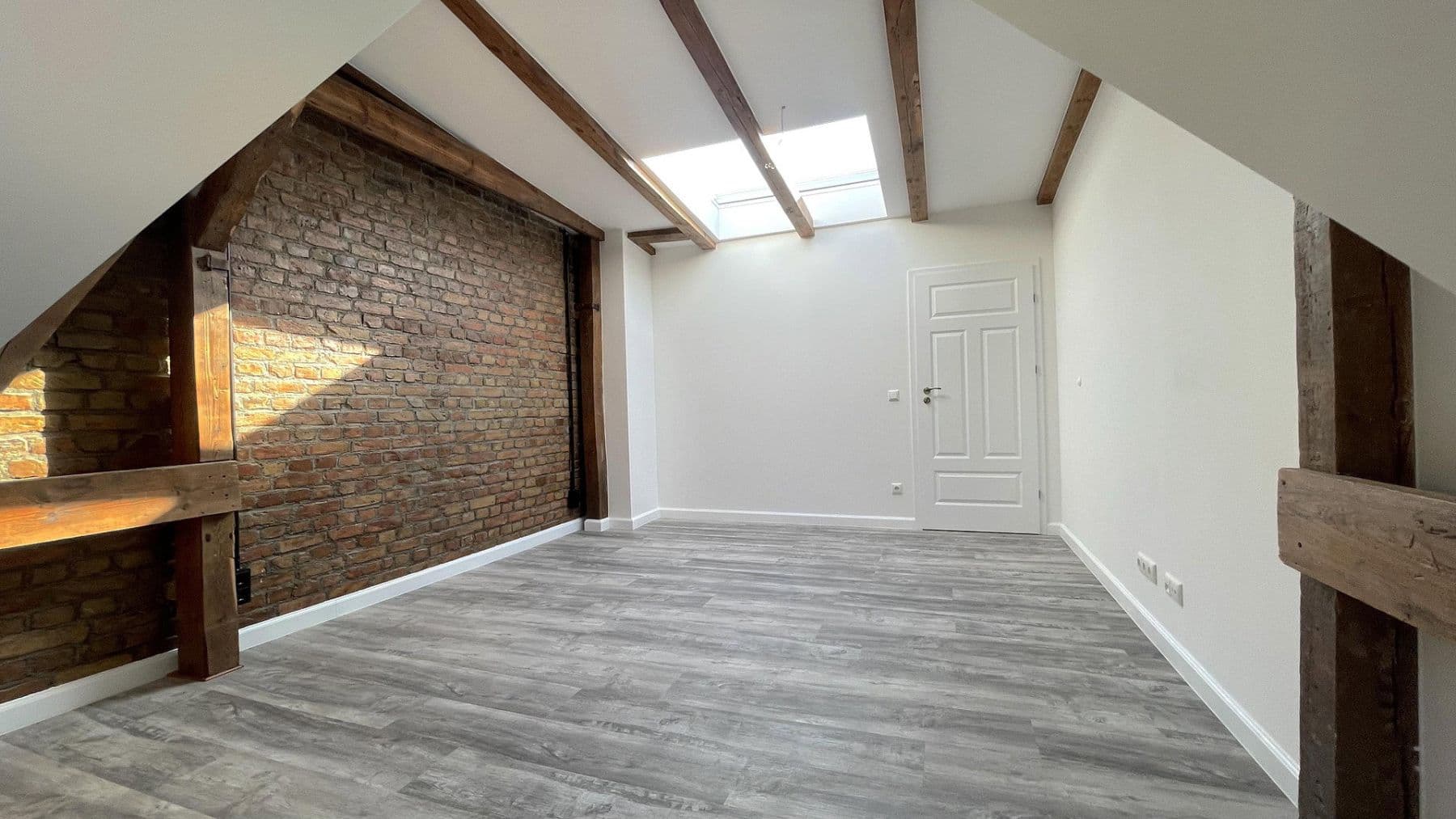 Prenájom bytu 3-izbový 111 m², Räuschstr. 68, Berlin, Berlín Prenájom bytu 3-izbový 111 m², Räuschstr. 68, Berlin, Berlín