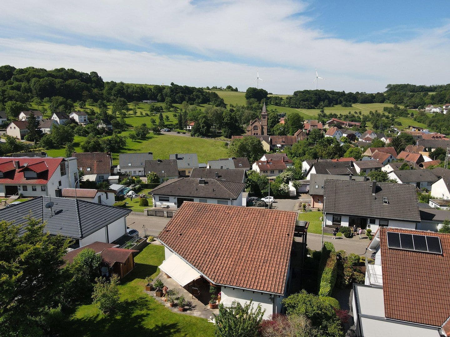 Predaj domu 181 m², pozemok 617 m², Hangstraße 18, Nünschweiler, Porýnie-Falcko Predaj domu 181 m², pozemok 617 m², Hangstraße 18, Nünschweiler, Porýnie-Falcko