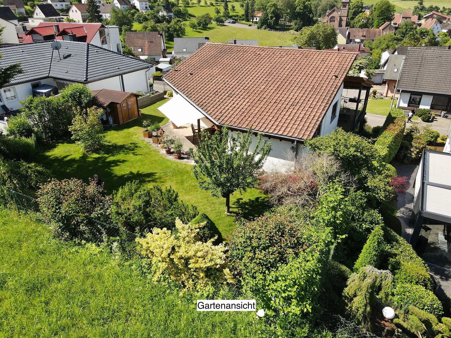 Predaj domu 181 m², pozemok 617 m², Hangstraße 18, Nünschweiler, Porýnie-Falcko Predaj domu 181 m², pozemok 617 m², Hangstraße 18, Nünschweiler, Porýnie-Falcko