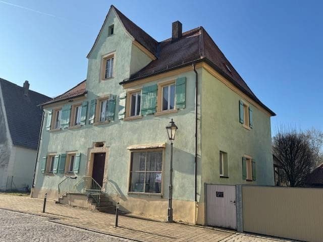 Predaj domu 180 m², pozemok 300 m², Pleinfelder Str. 30, Ellingen, Bavorsko Predaj domu 180 m², pozemok 300 m², Pleinfelder Str. 30, Ellingen, Bavorsko