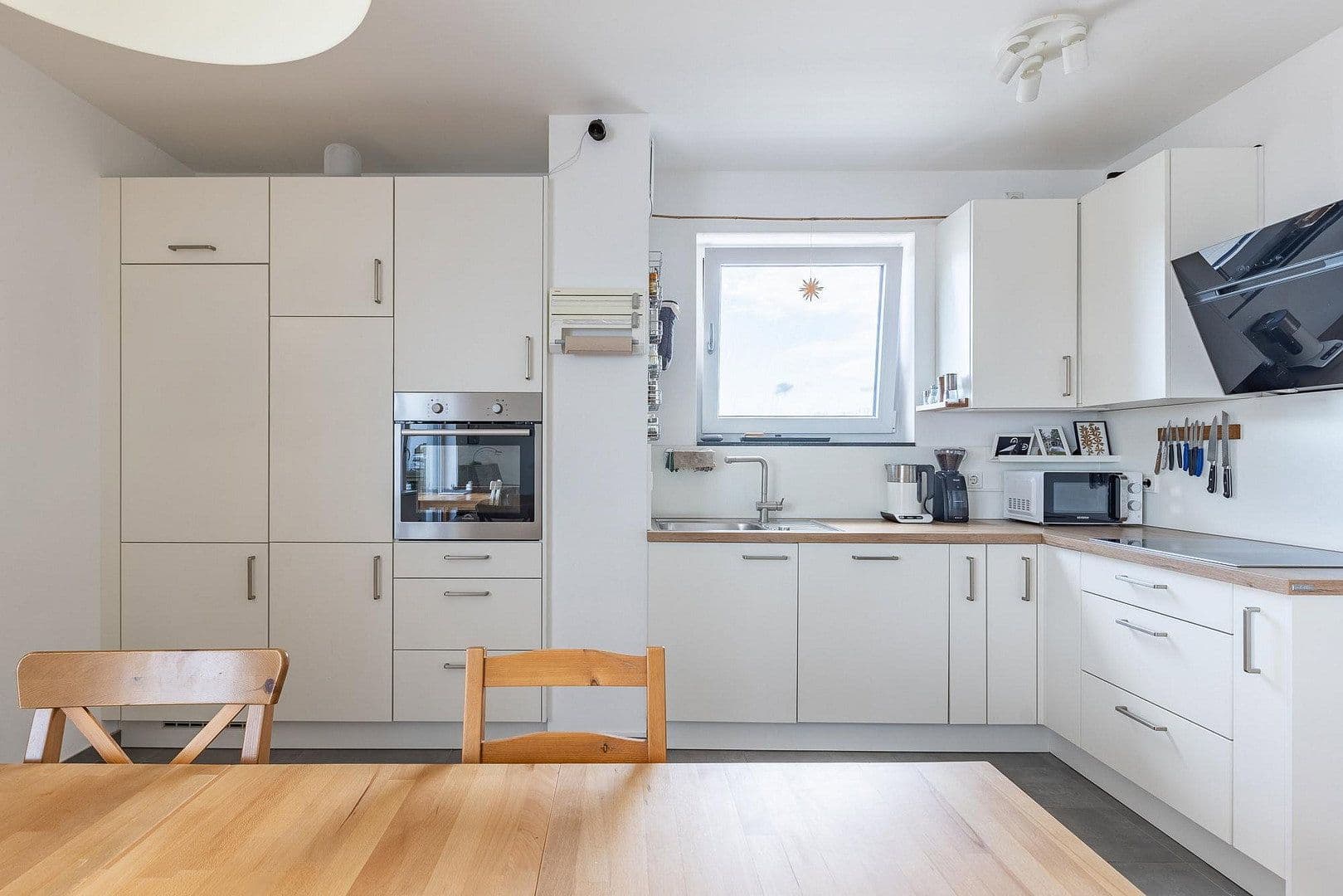 Prenájom bytu 3-izbový 142 m², Köln, Severné Porýnie - Westfálsko Prenájom bytu 3-izbový 142 m², Köln, Severné Porýnie - Westfálsko