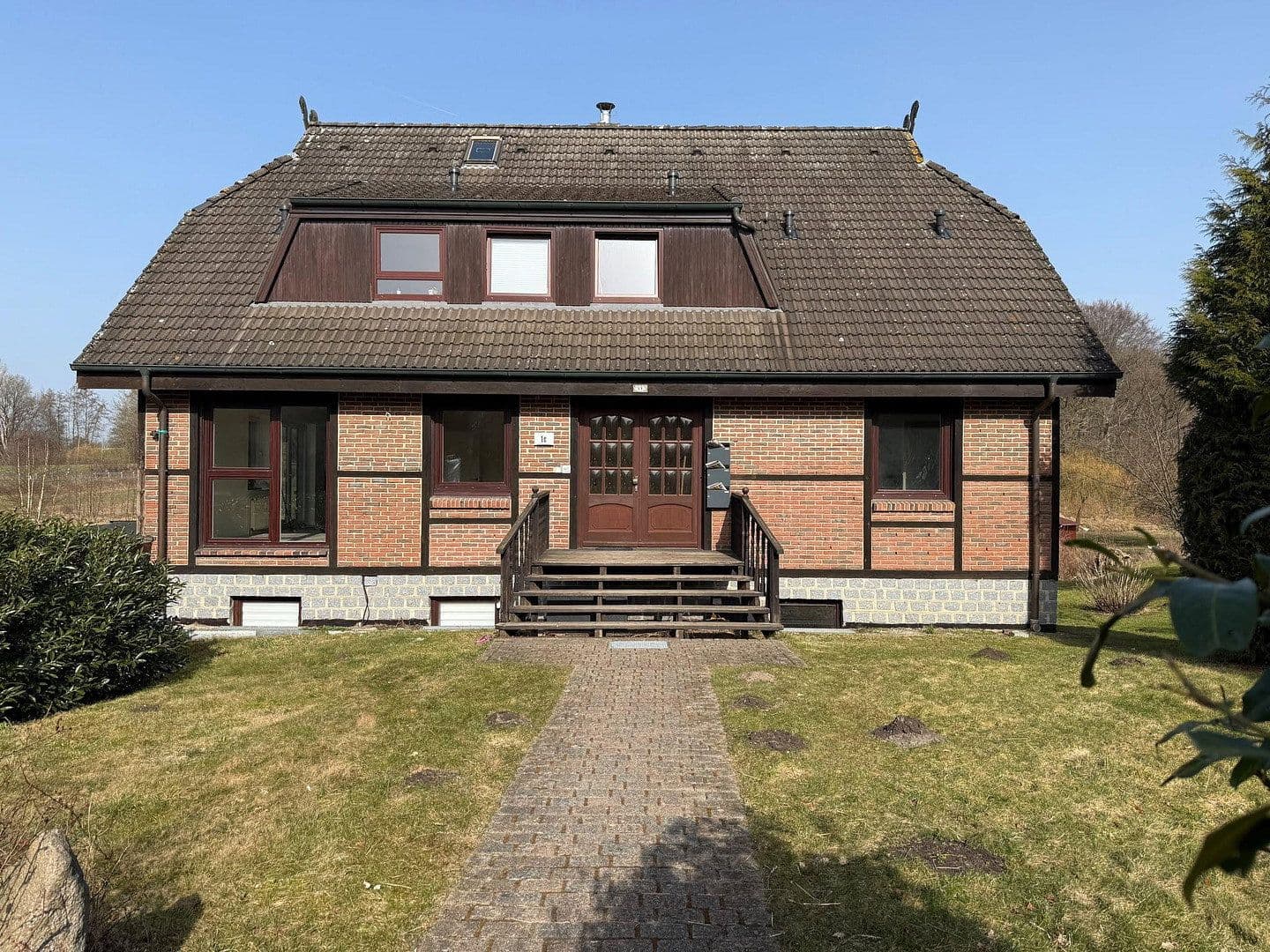 Predaj domu 300 m², pozemok 5.600 m², Kassburg 1e, Sülfeld, Šlezvicko-Holštajnsko Predaj domu 300 m², pozemok 5.600 m², Kassburg 1e, Sülfeld, Šlezvicko-Holštajnsko