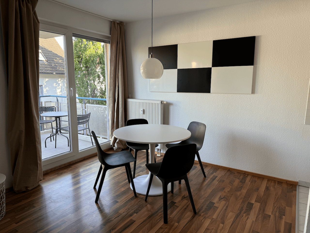 Prenájom bytu 2-izbový 68 m², Oberurseler Weg 3, Frankfurt, Hesensko Prenájom bytu 2-izbový 68 m², Oberurseler Weg 3, Frankfurt, Hesensko