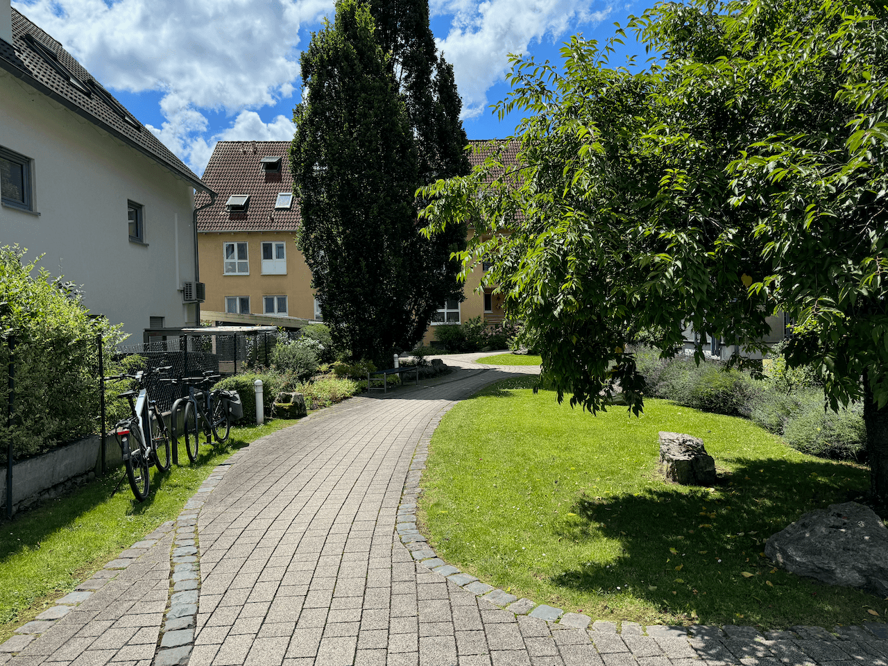 Prenájom bytu 2-izbový 68 m², Oberurseler Weg 3, Frankfurt, Hesensko Prenájom bytu 2-izbový 68 m², Oberurseler Weg 3, Frankfurt, Hesensko