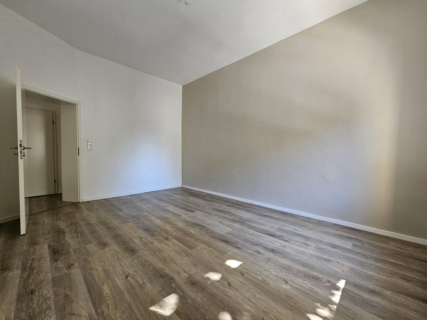 Prenájom bytu 3-izbový 93 m², Lichtenbergstraße 75, Darmstadt, Hesensko Prenájom bytu 3-izbový 93 m², Lichtenbergstraße 75, Darmstadt, Hesensko