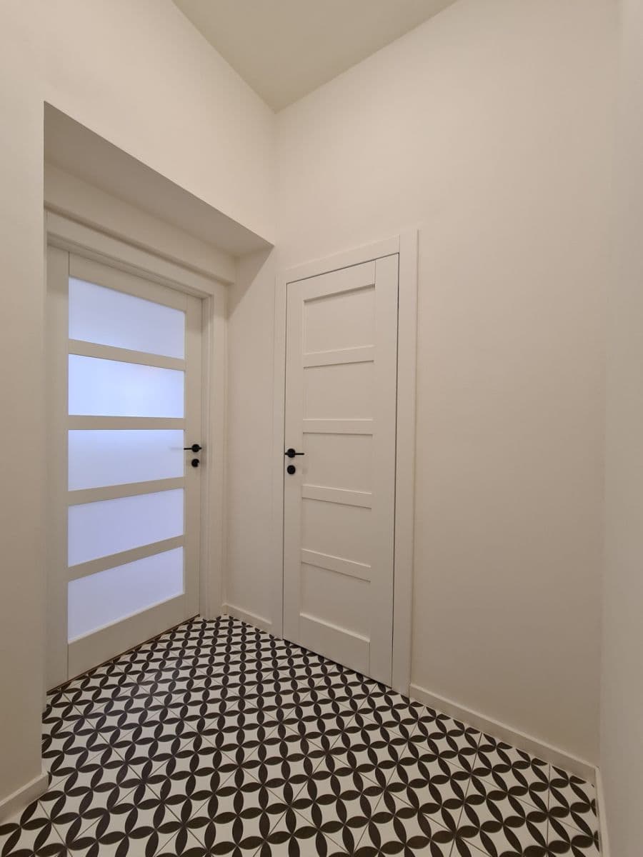 Prenájom bytu 1-izbový 27 m², Holandská, Praha, Praha Prenájom bytu 1-izbový 27 m², Holandská, Praha, Praha