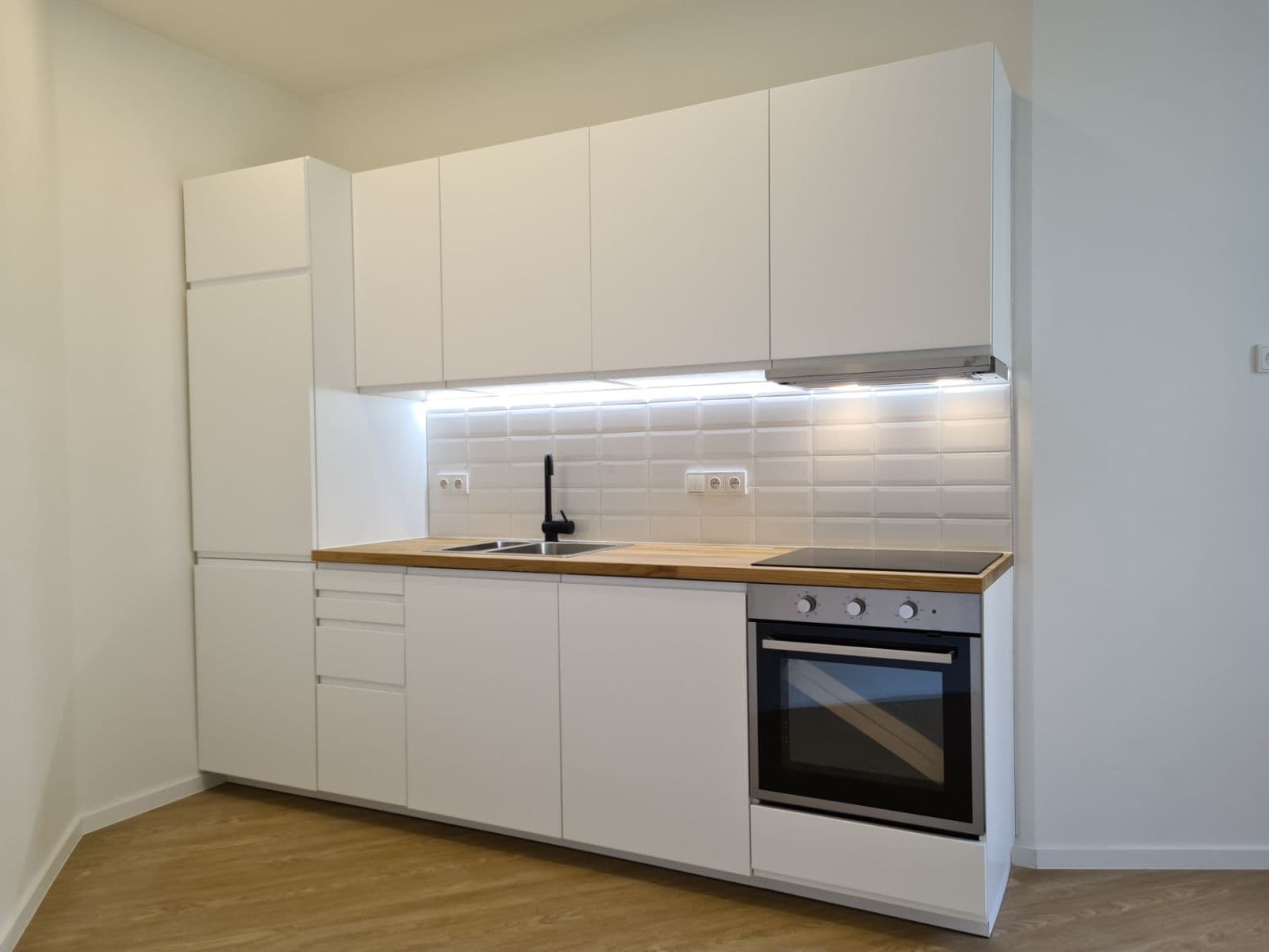 Prenájom bytu 1-izbový 27 m², Holandská, Praha, Praha Prenájom bytu 1-izbový 27 m², Holandská, Praha, Praha