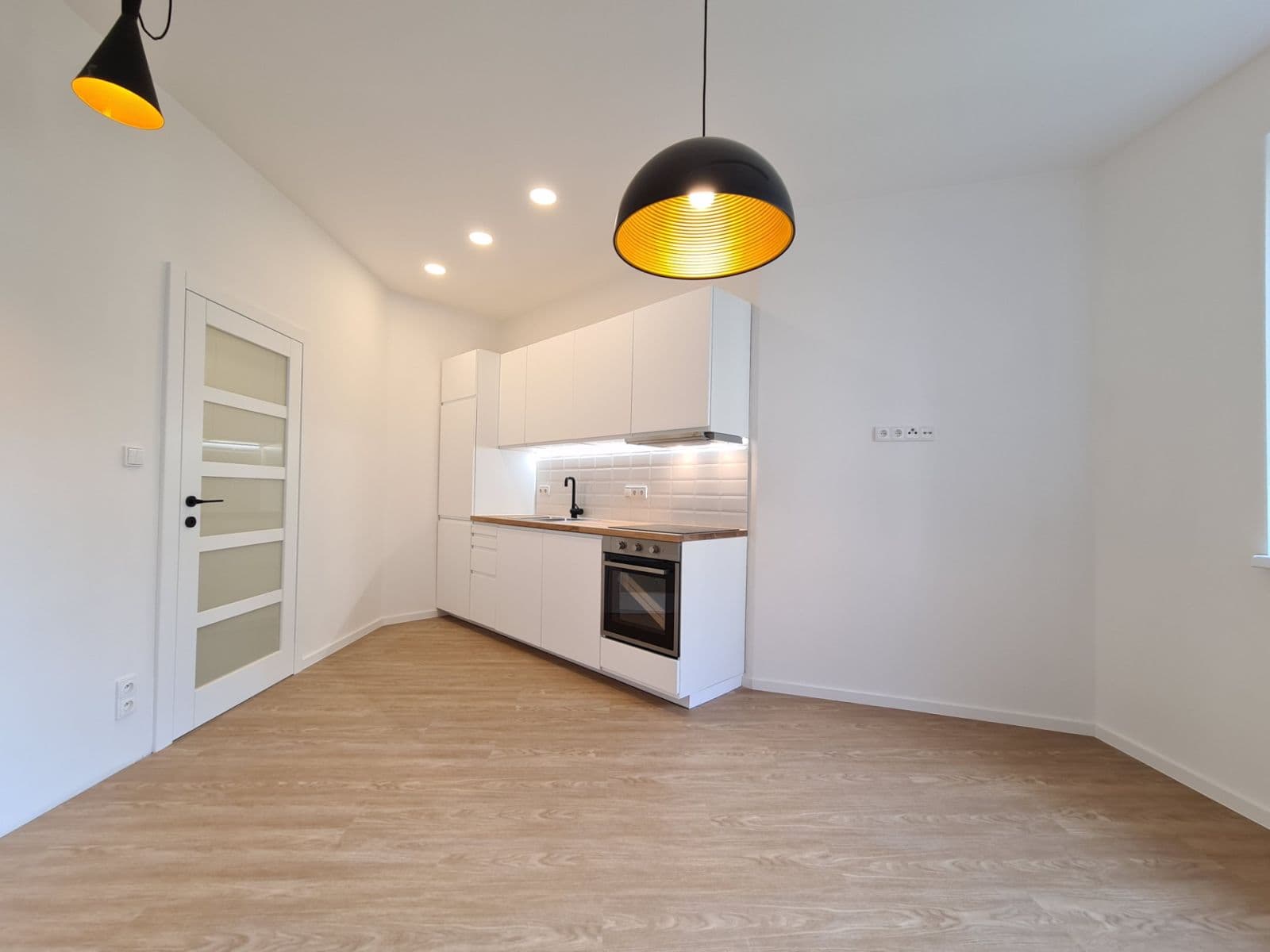 Prenájom bytu 1-izbový 27 m², Holandská, Praha, Praha Prenájom bytu 1-izbový 27 m², Holandská, Praha, Praha