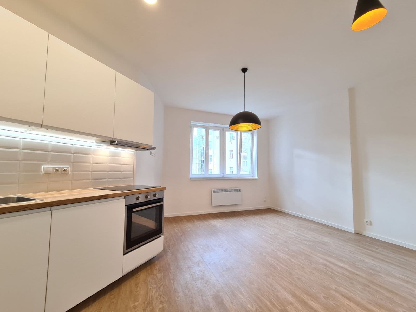 Prenájom bytu 1-izbový 27 m², Holandská, Praha, Praha Prenájom bytu 1-izbový 27 m², Holandská, Praha, Praha