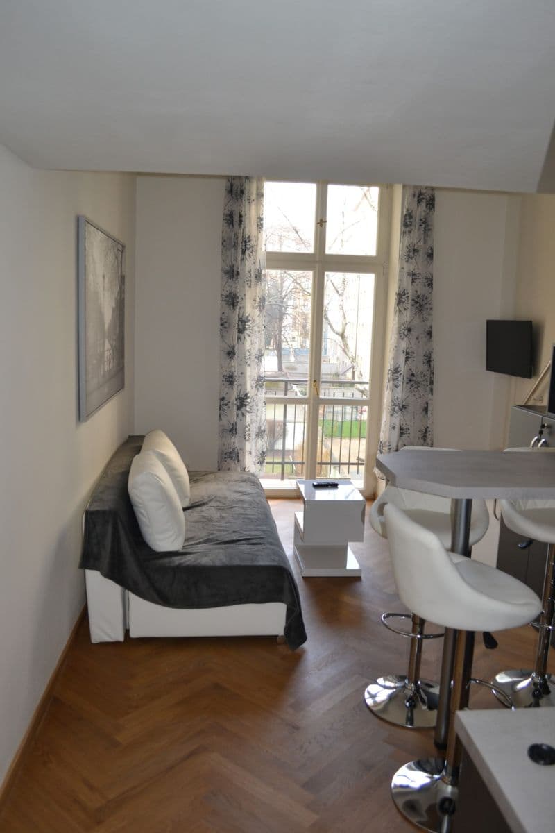 Prenájom bytu 1-izbový 28 m², Ovenecká, Praha, Praha Prenájom bytu 1-izbový 28 m², Ovenecká, Praha, Praha