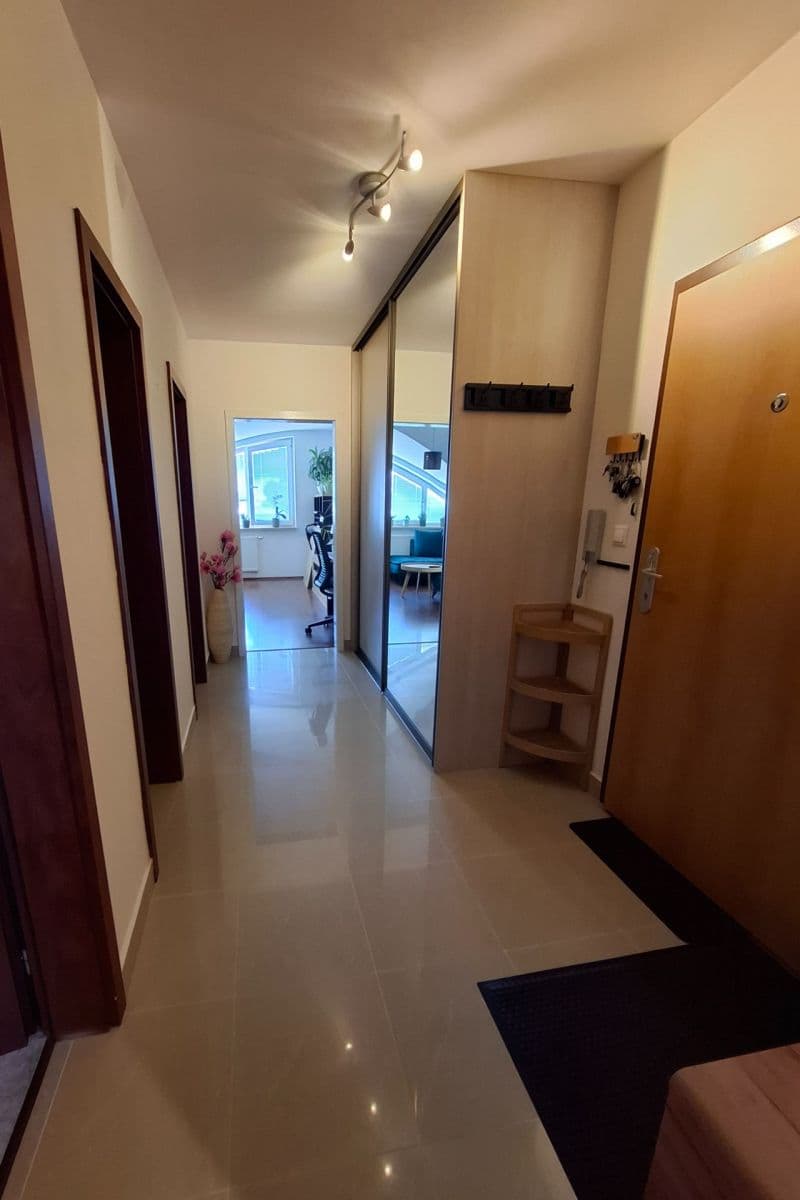 Prenájom bytu 3-izbový 75 m², Krajná, Ružinov, Bratislavský kraj Prenájom bytu 3-izbový 75 m², Krajná, Ružinov, Bratislavský kraj