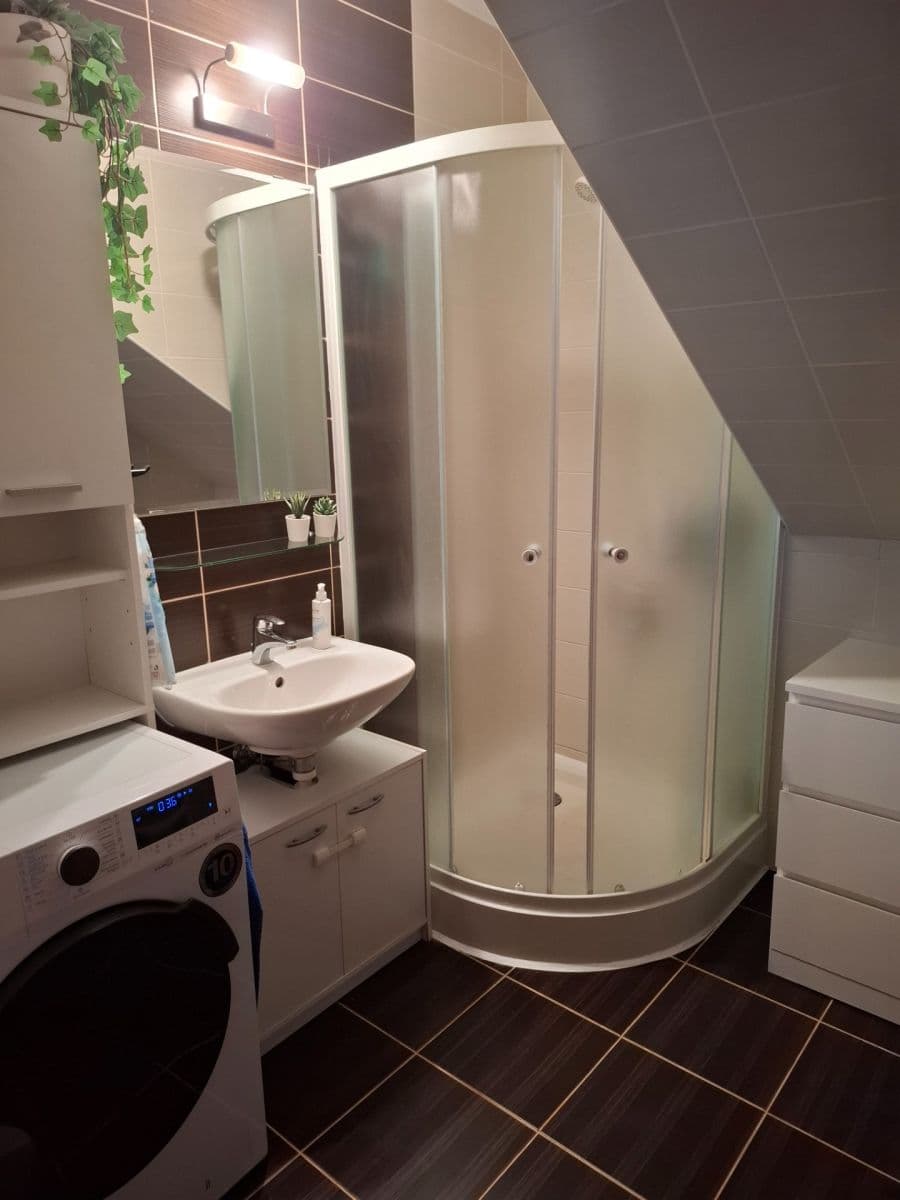 Prenájom bytu 3-izbový 75 m², Krajná, Ružinov, Bratislavský kraj Prenájom bytu 3-izbový 75 m², Krajná, Ružinov, Bratislavský kraj