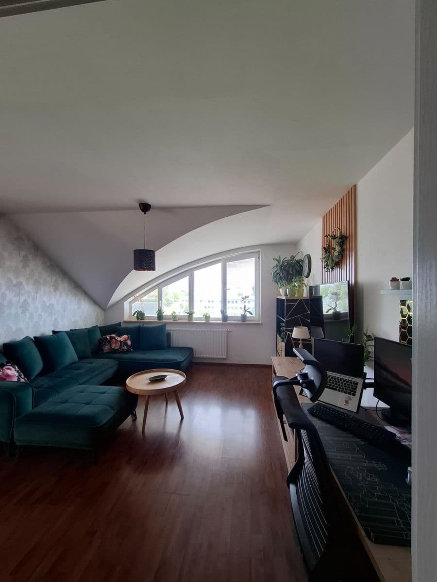 Prenájom bytu 3-izbový 75 m², Krajná, Ružinov, Bratislavský kraj Prenájom bytu 3-izbový 75 m², Krajná, Ružinov, Bratislavský kraj