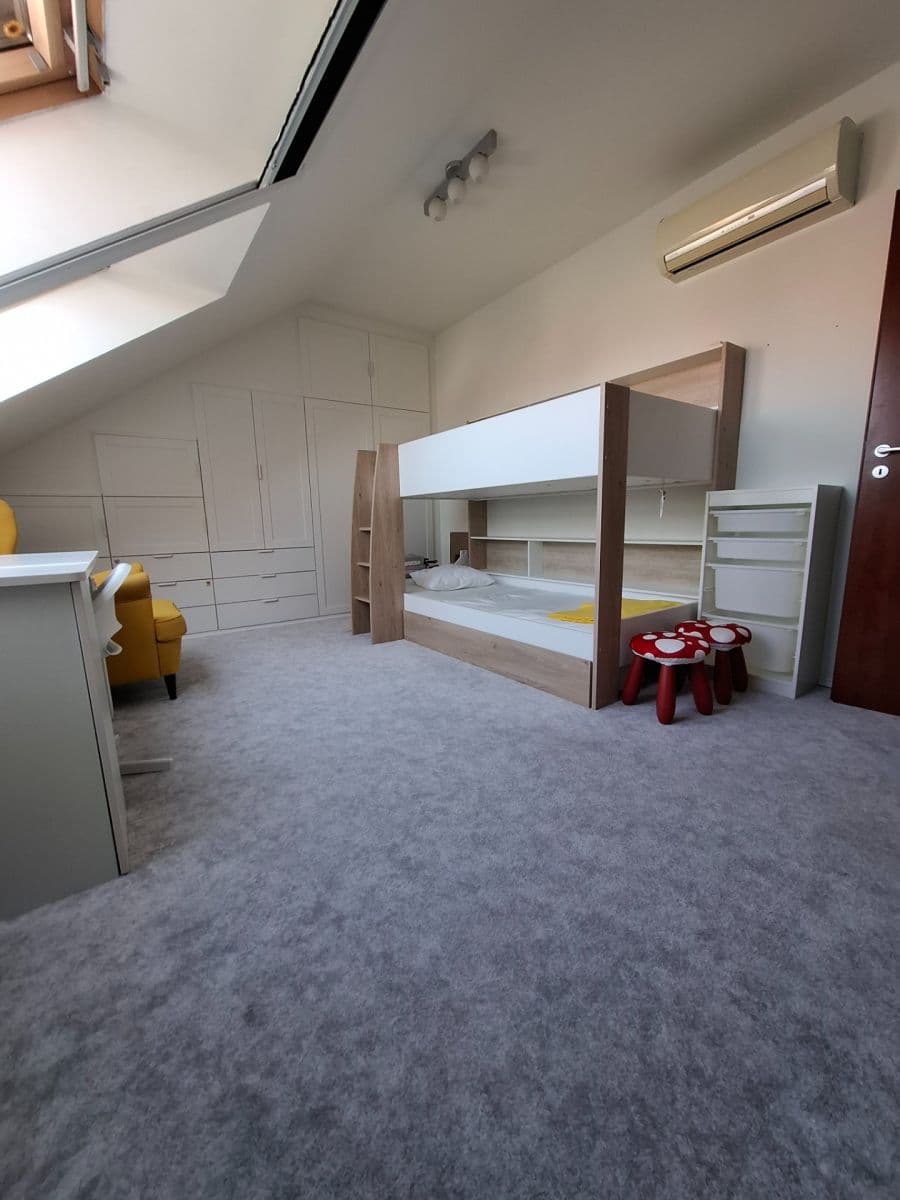 Prenájom bytu 3-izbový 75 m², Krajná, Ružinov, Bratislavský kraj Prenájom bytu 3-izbový 75 m², Krajná, Ružinov, Bratislavský kraj