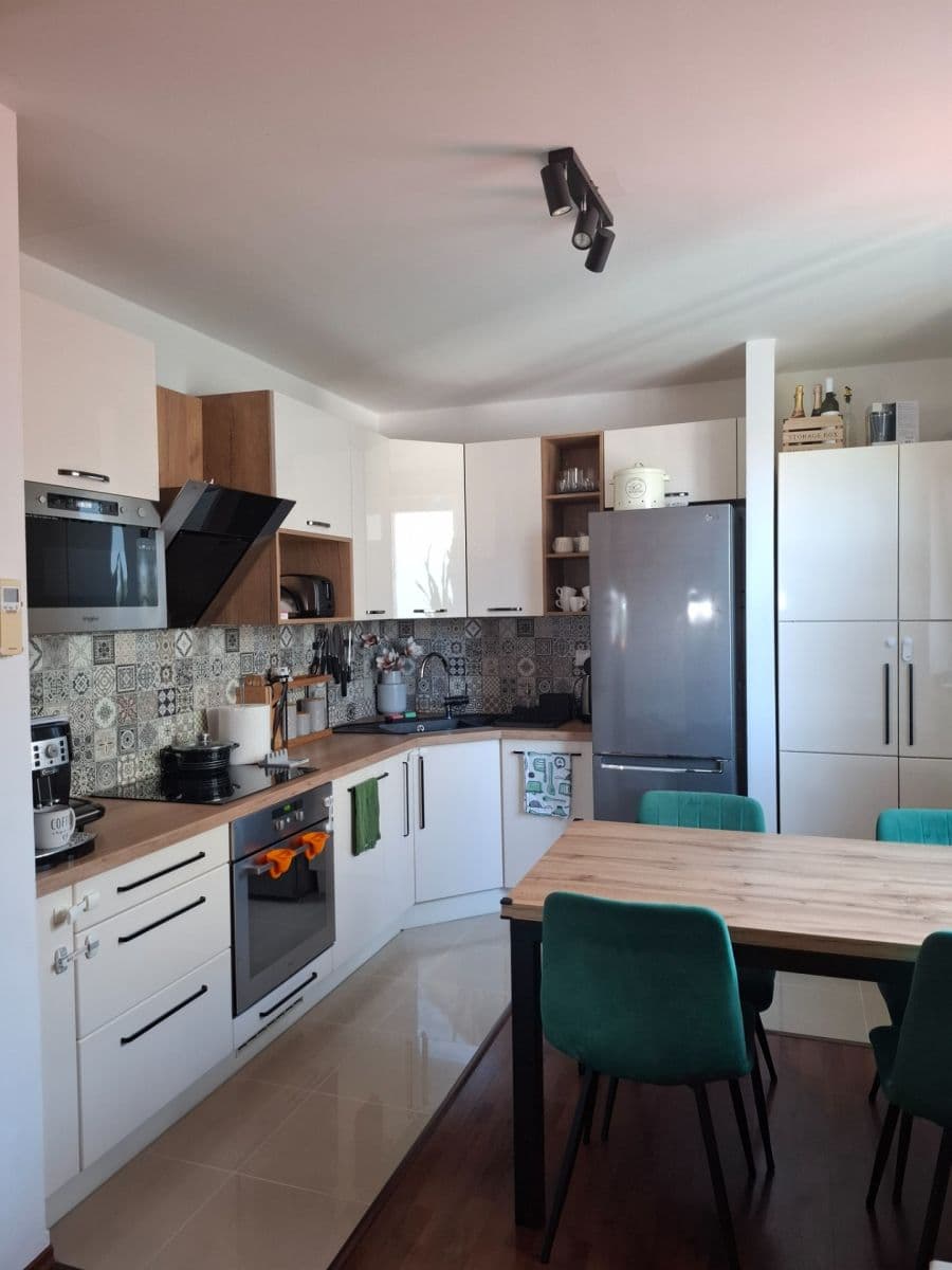 Prenájom bytu 3-izbový 75 m², Krajná, Ružinov, Bratislavský kraj Prenájom bytu 3-izbový 75 m², Krajná, Ružinov, Bratislavský kraj