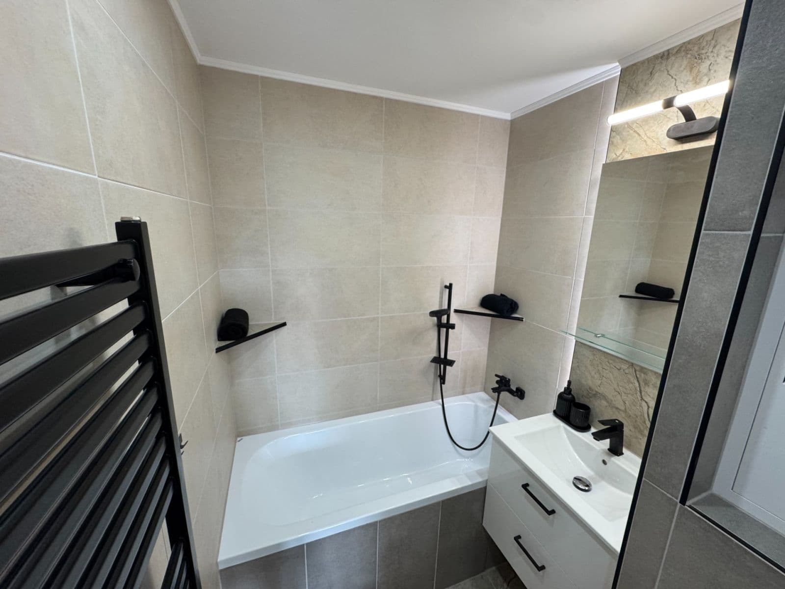 Predaj bytu 3-izbový 65 m², Dlouhá, Horní Slavkov, Karlovarský kraj Predaj bytu 3-izbový 65 m², Dlouhá, Horní Slavkov, Karlovarský kraj
